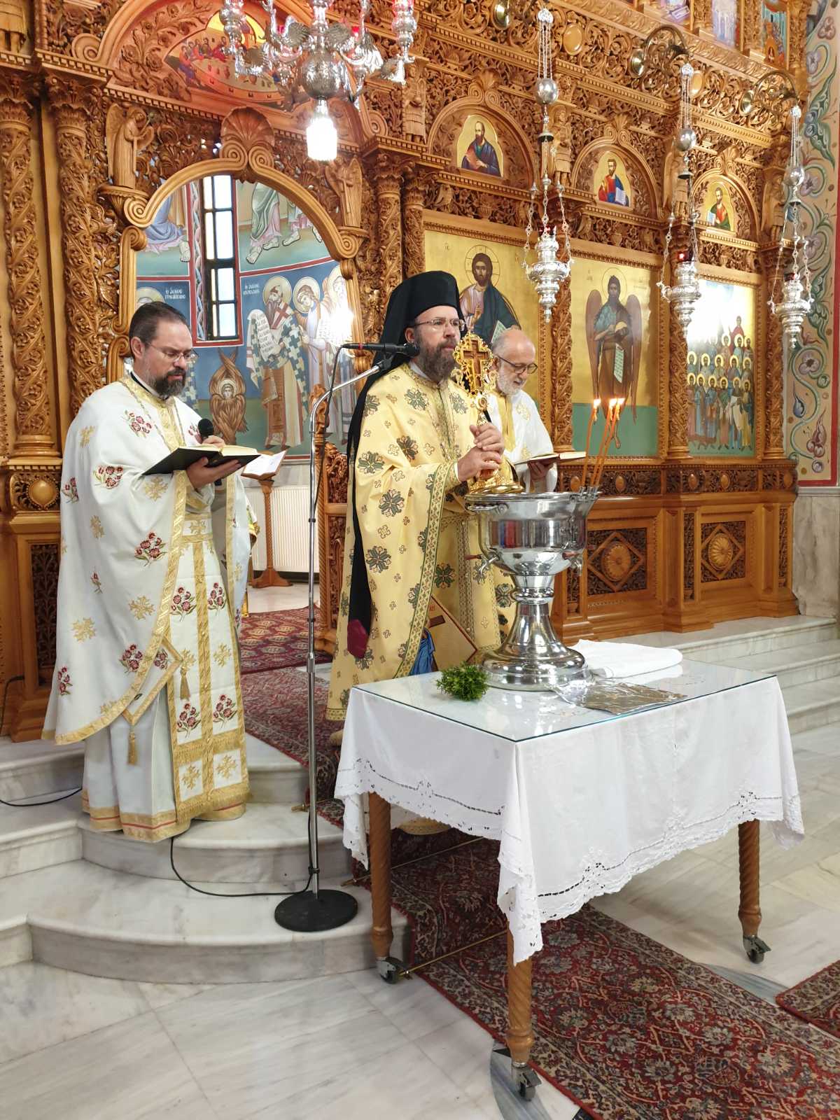 ΑΓΙΑΣΜΟΣ ΚΑΤΗΧΗΤΙΚΩΝ ΣΧΟΛΕΙΩΝ ΚΑΙ ΣΧΟΛΗΣ ΑΓΙΟΓΡΑΦΙΑΣ ΤΟΥ ΙΕΡΟΥ ΝΑΟΥ ΑΓΙΟΥ ΓΕΩΡΓΙΟΥ ΚΑΡΕΑ